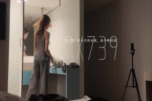 【把我当处男打趣？一定要坚持久一点！】推特网黄认识15天的女孩瞧不起，眼睛反差魅魔纹身，可能真秒射  背景图片