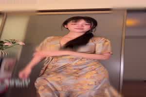 抖音女神玉米，完美大腿嫩臀摇摆热舞  背景图片