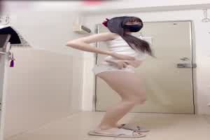 91大神 可爱小魔女跳舞被公猪袭击后入  背景图片