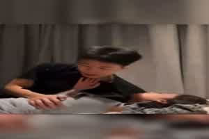 骚骚正妹主动骑乘榨汁运动  背景图片