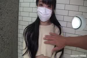 日本妹妹楼梯间口交差点被精液呛到  背景图片