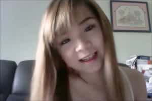 【新加坡】 经济学院女学生alicia劈腿富家子弟 自慰视频流出  背景图片