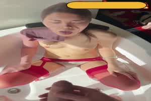 主人赏赐圣水小母狗张嘴接着  背景图片