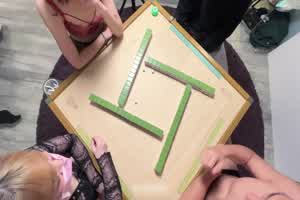 打牌输了拖一件 输光了只好多射点给妳  背景图片