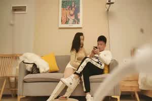 91探花极品白靴大奶少妇  背景图片