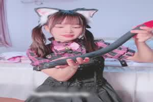 我从小有个梦想 想要有个尾巴 越长越好才可以塞满满  背景图片