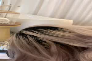 银发小姐姐撸管后入啪啪  背景图片