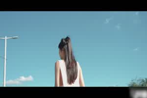 【大佳河滨尾行?】士林鱿鱼妹《晴天》近拍絶対主観第一人称视角！公厕色色幻想大满足  背景图片