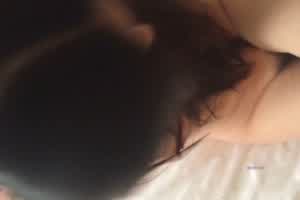 午休和美女同事开房打炮~同事笑得很灿烂 太骚了受不了  背景图片