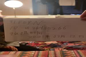 91约炮大神在家做爱不满足跑去楼梯附近  背景图片