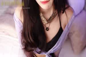 饼干姐姐，调教如何黑丝足交榨精，强上厚黑泳装学妹  背景图片