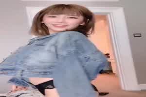 俏皮的牛仔女郎女友感满分  背景图片