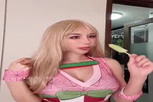 星国辛尤里 cos骚气祢豆子  背景图片