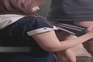 香甜粉鲍！！极品高颜值美女吃鸡被小哥哥摸敏感度在床上高潮不已  背景图片