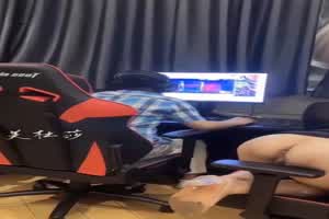 爽了老铁上个网吧还有穴可供肉棒服务  背景图片