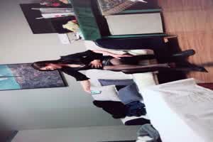 大长腿气质阿姨 酒店约炮小伙  背景图片