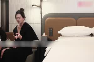 【3k体验王思聪的快乐！神似张予曦的鸡】这长得跟张予曦简直一个模子刻出来啊，只要3k就能约  背景图片