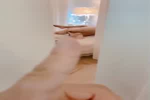 媳妇让兄弟给日了  背景图片