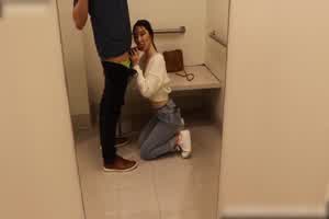 kimmy 毛衣 和男友在公共哺乳室性爱日逼体验快感  背景图片