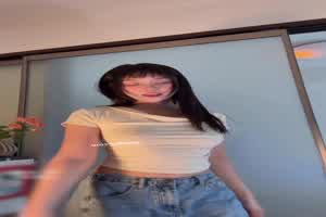 青春活力裸舞你有看过吗  背景图片