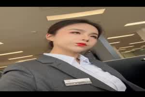 奥迪销冠卖车乳香妹 人肉业绩王  背景图片