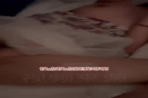 【从没见过这么饥渴的女人】嘴巴是不是应该含一根肉棒？我不要吃你的，我想吃他的肉棒！高价购买露脸系列  背景图片