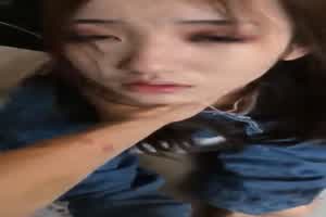 被两位老板从白天干到晚上，逼逼都被操肿了  背景图片