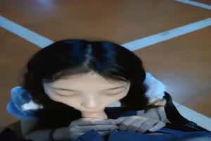 我家漂亮女友真喜欢帮我口交  背景图片