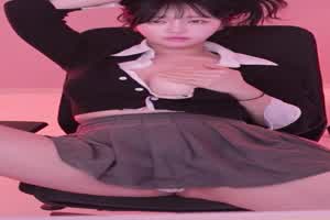 谁要把鸡巴塞我体内？  背景图片