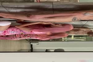 玩弄时尚小姐姐  背景图片