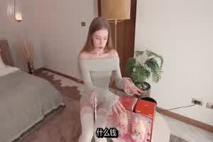 笨蛋洋妞DianaRider为了买到labubu可以牺牲掉白虎美穴  背景图片