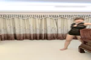 甜美萌妹国风睡衣约了个炮友过来啪啪  背景图片