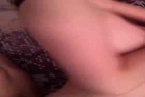 骚货爽的开始胡言乱语了  背景图片