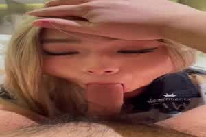 自购推特高中生杀手-超御姐美式妆容女主和东北学妹，鸡巴上好多白带直接舔干净！还有巨乳学妹你们喜欢哪个  背景图片