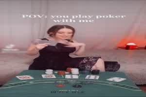 和女神玩输一次脱一件的游戏  背景图片