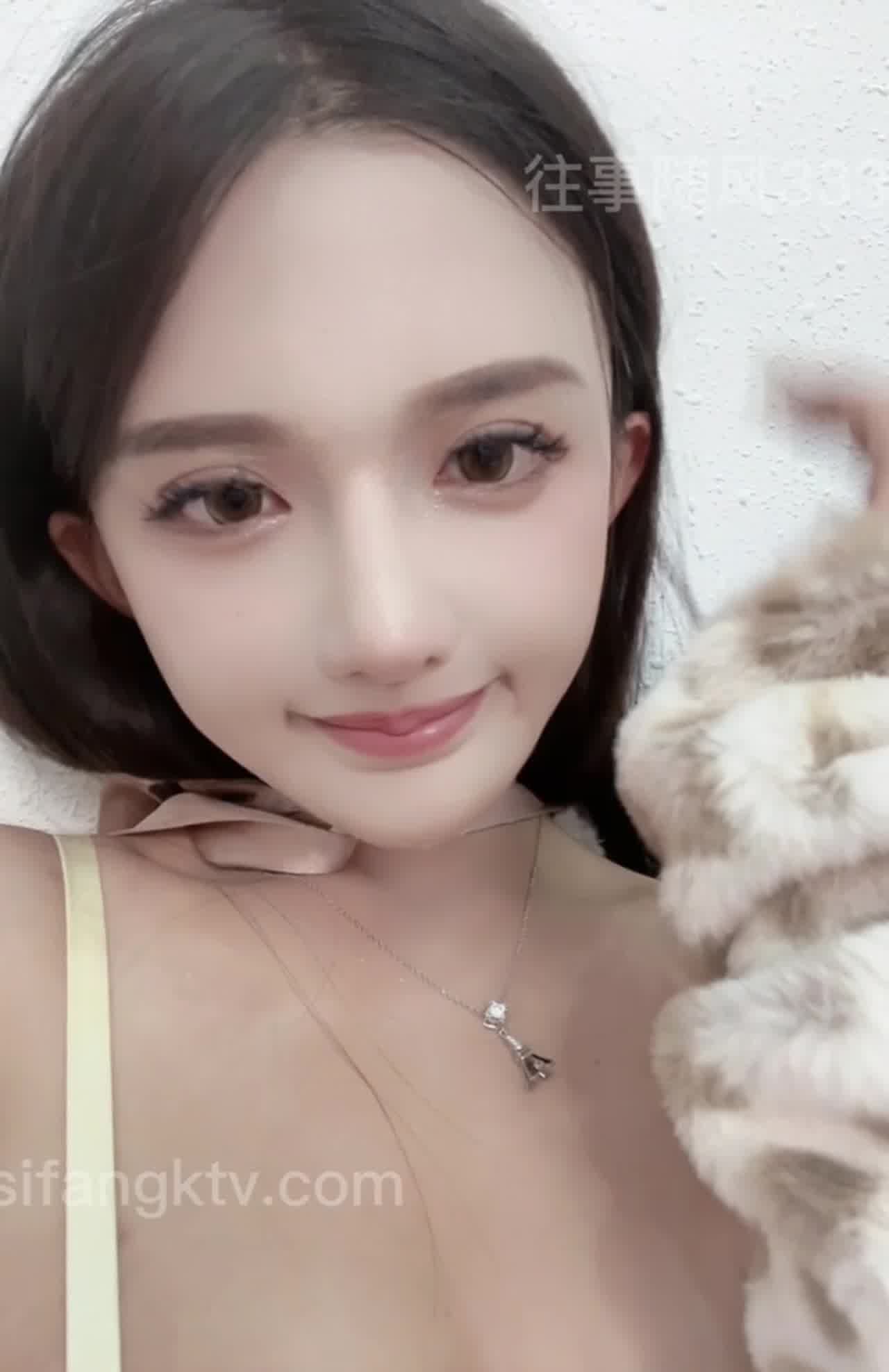  虎牙 爆乳正妹古阿札豹纹内衣  好想尻一枪 的剧照3