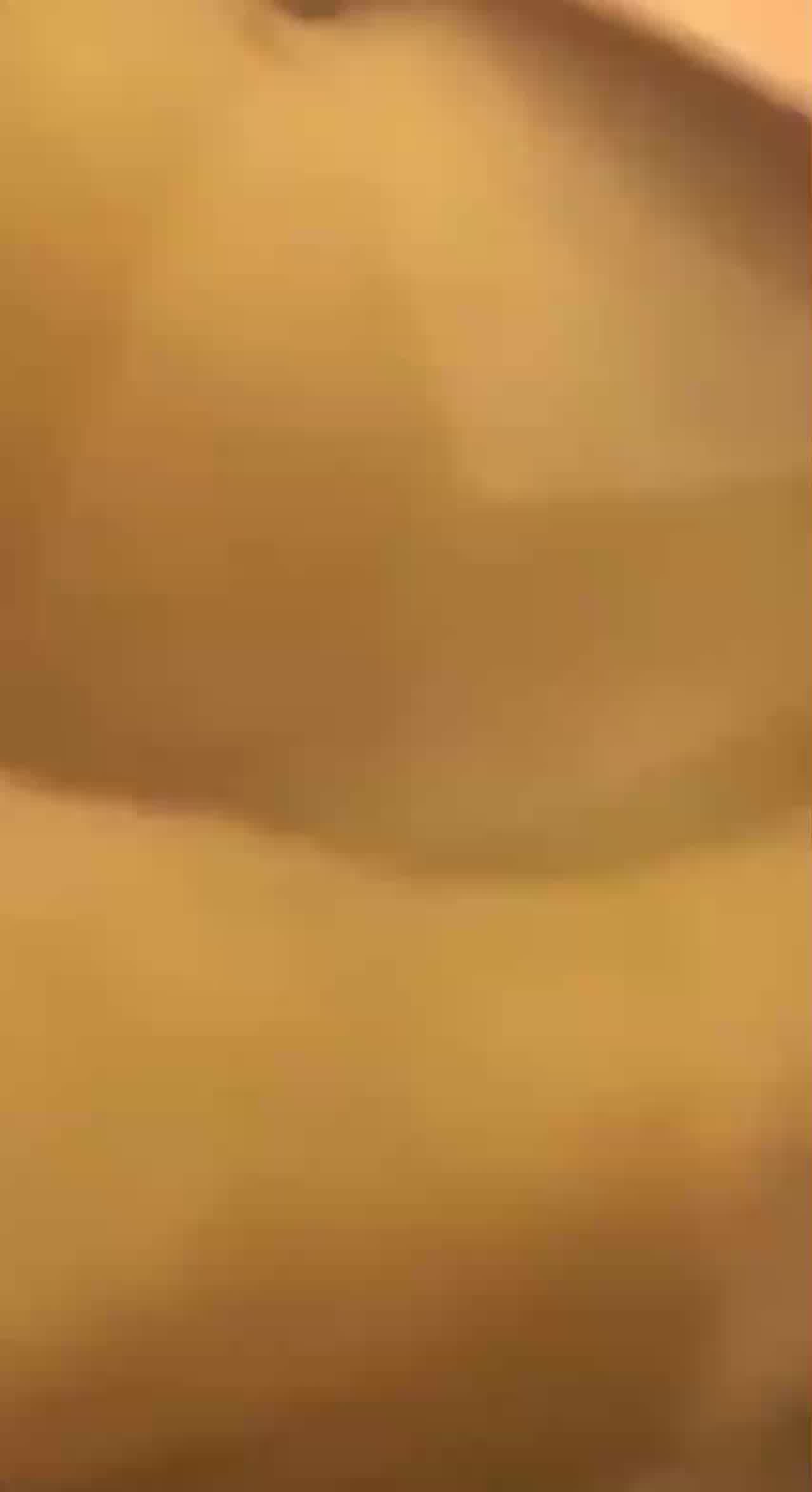  大四学姐在开学第一天先下手为强，主动掰开骚穴让学弟享受 的剧照8