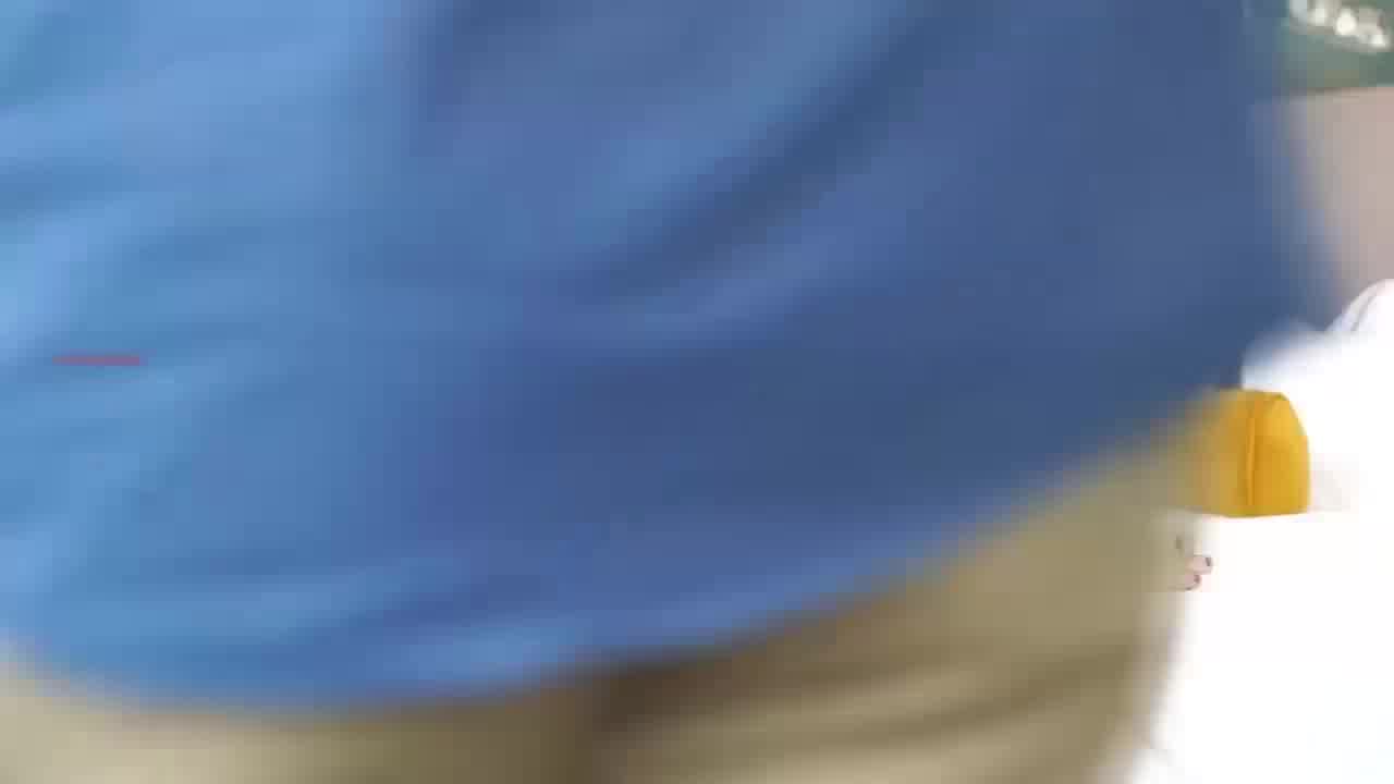  女神级高颜值美女嫩模酒店完成拍摄后　被摄影师趁机抠穴操的嗷嗷大叫 的剧照6