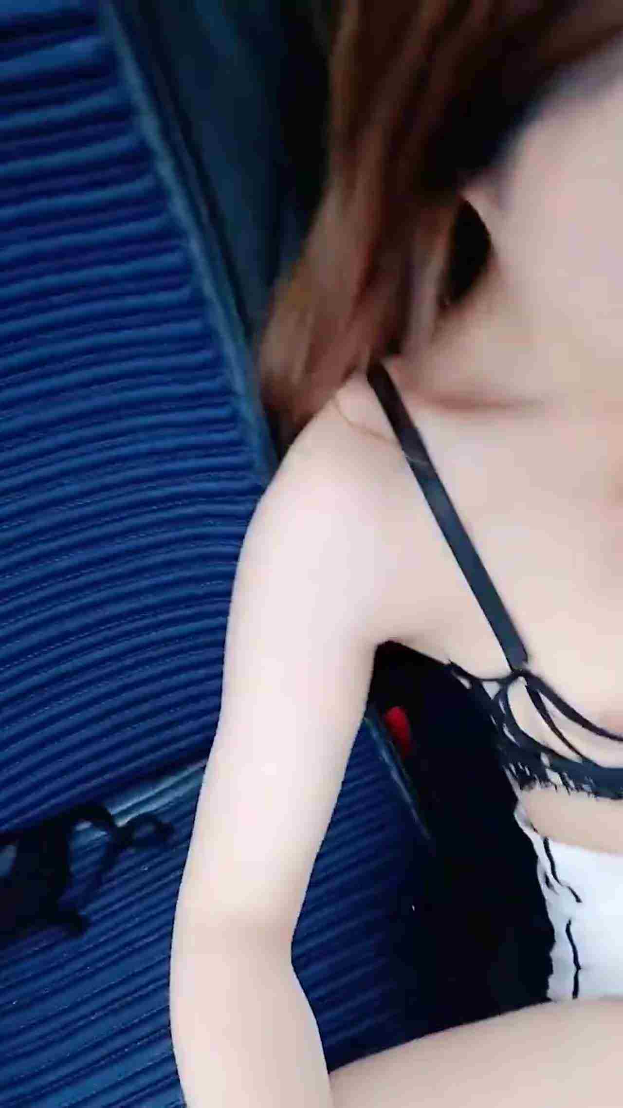  淫荡极品小少妇，户外勾搭，被司机车震被无套内射 的剧照5