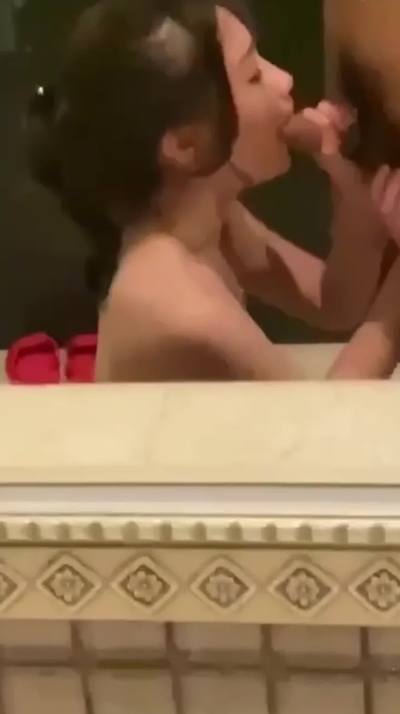  在厕所跟女友打炮很刺激 的剧照7