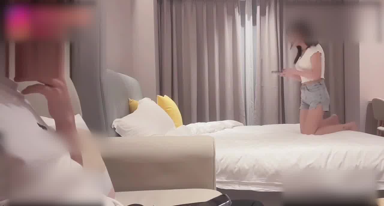  杏吧 爆操雪白滑嫩18岁少女 清纯又淫荡 的剧照9