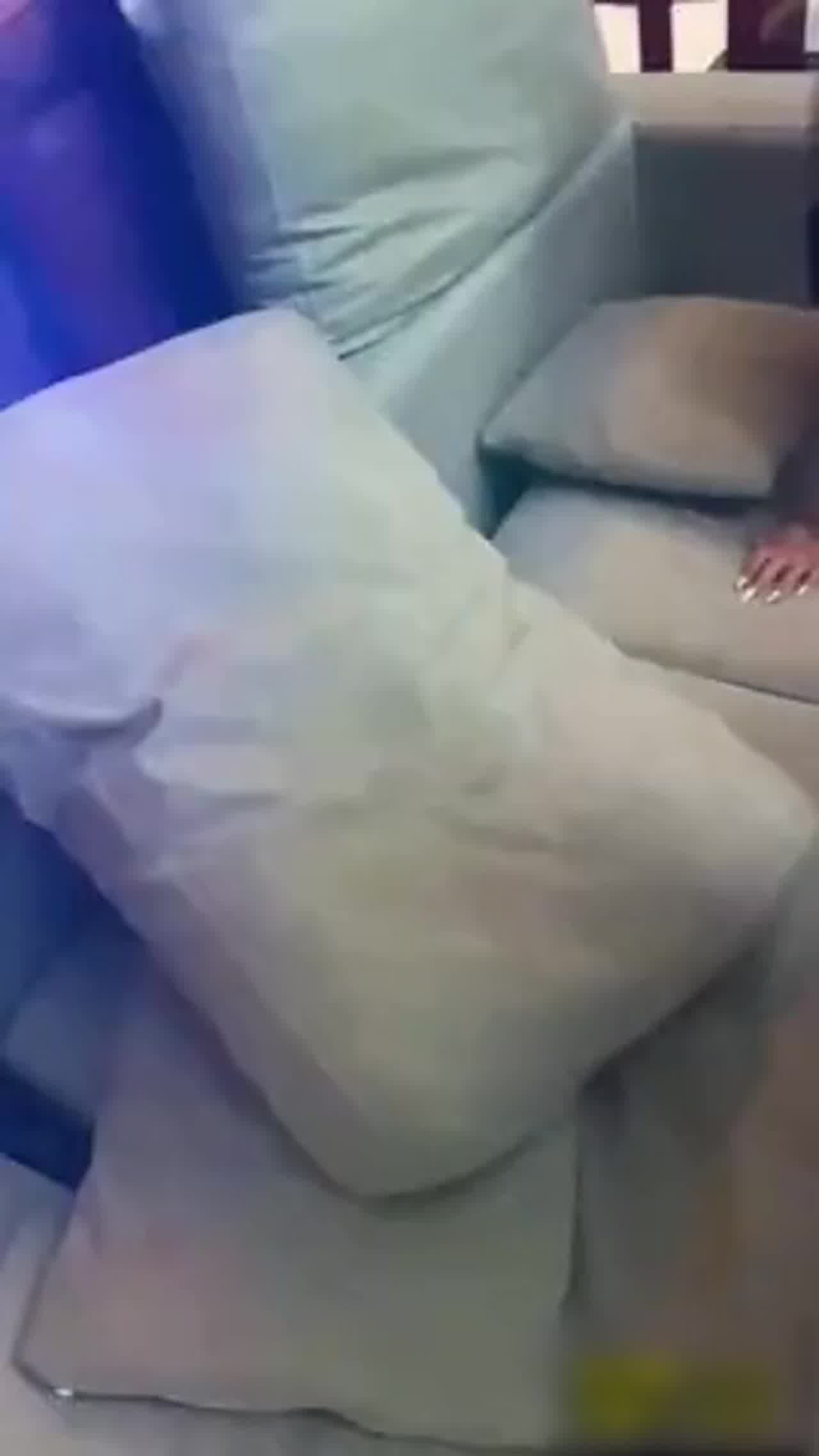  清纯美女群炮游戏大玩三洞其开 的剧照1