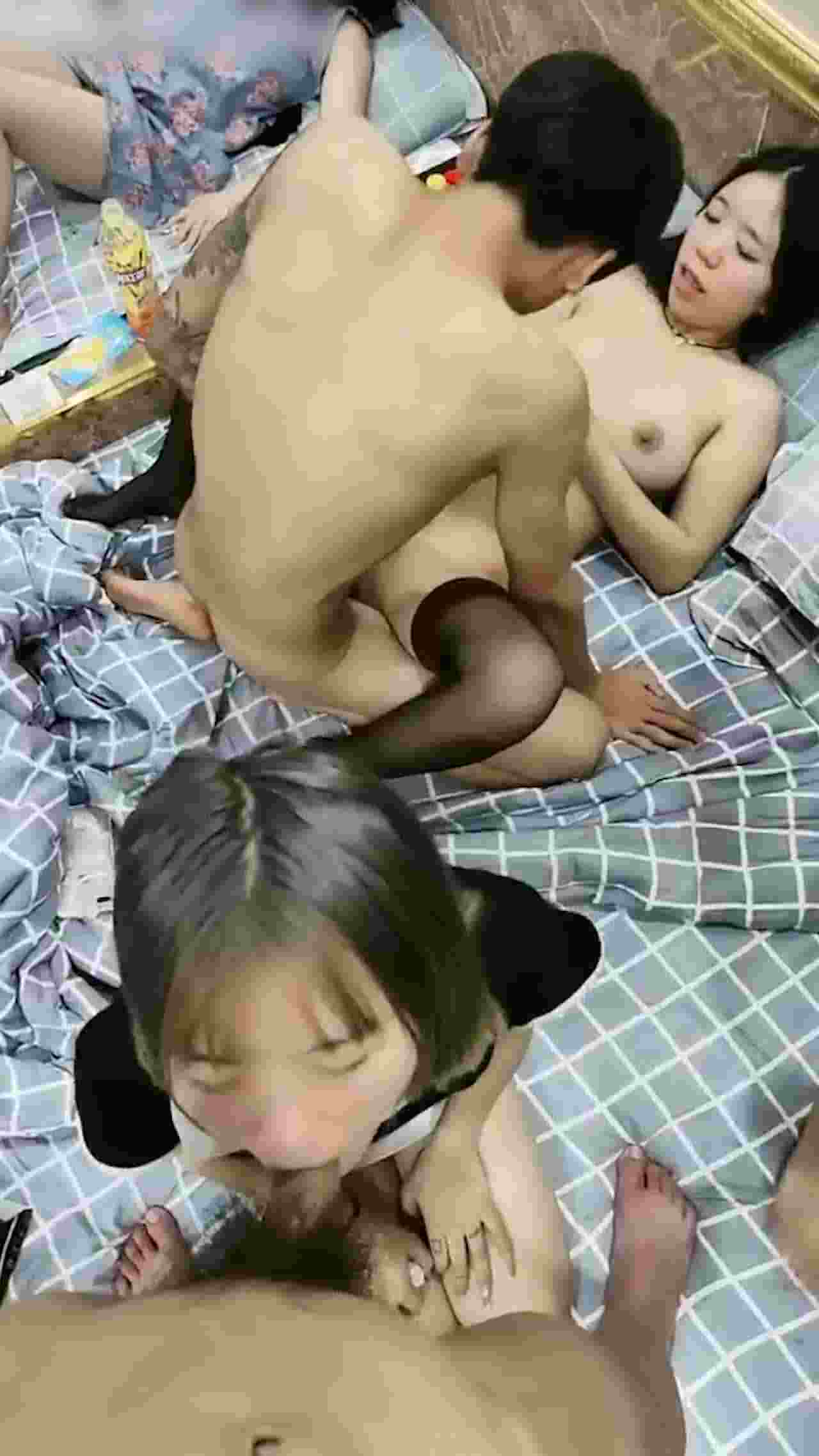  "后宫佳丽三千人，三p宠爱在一身" 的剧照4