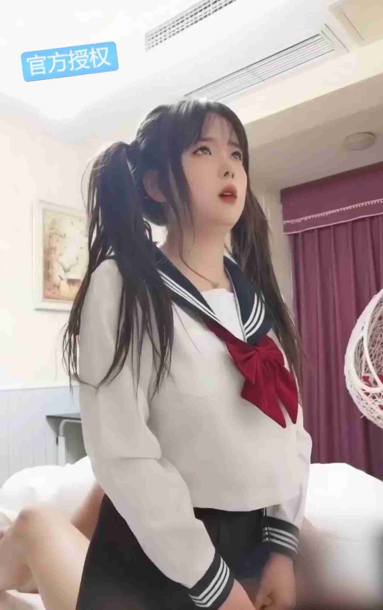  巨乳学妹妹被老师诱惑啪啪 的剧照5