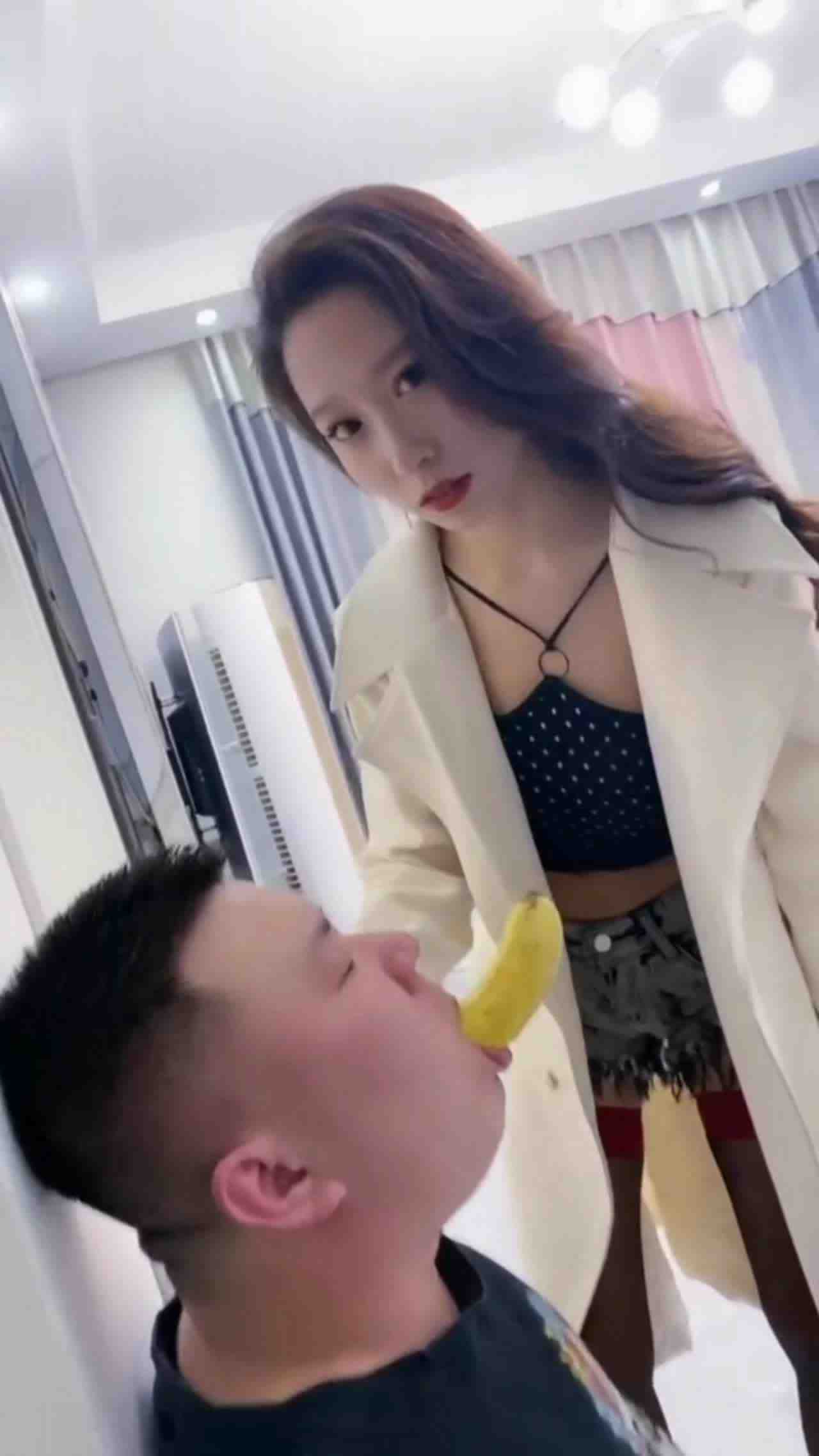  颜值少妇调教公狗 的剧照7