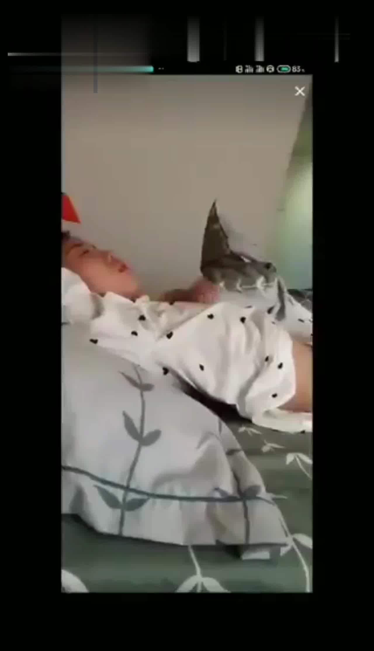  抖音快手走光系列-睡觉露奶 的剧照6