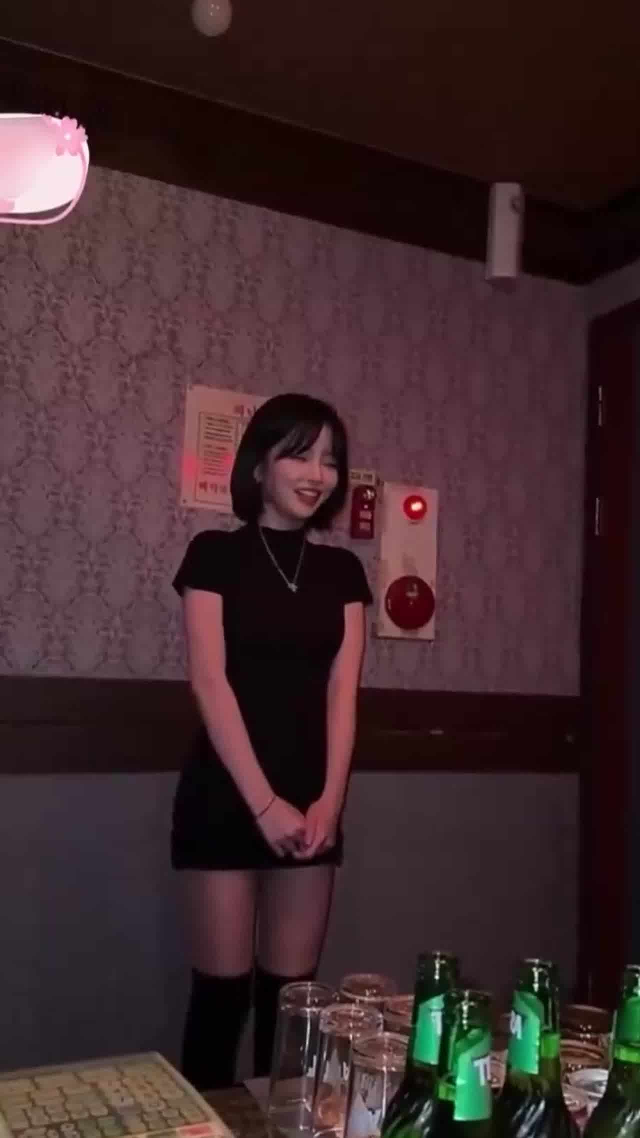  韩国前女团成员在灌醉后女主主动献逼和镜头的高清摄影让家人们看的津津有味！ 的剧照10