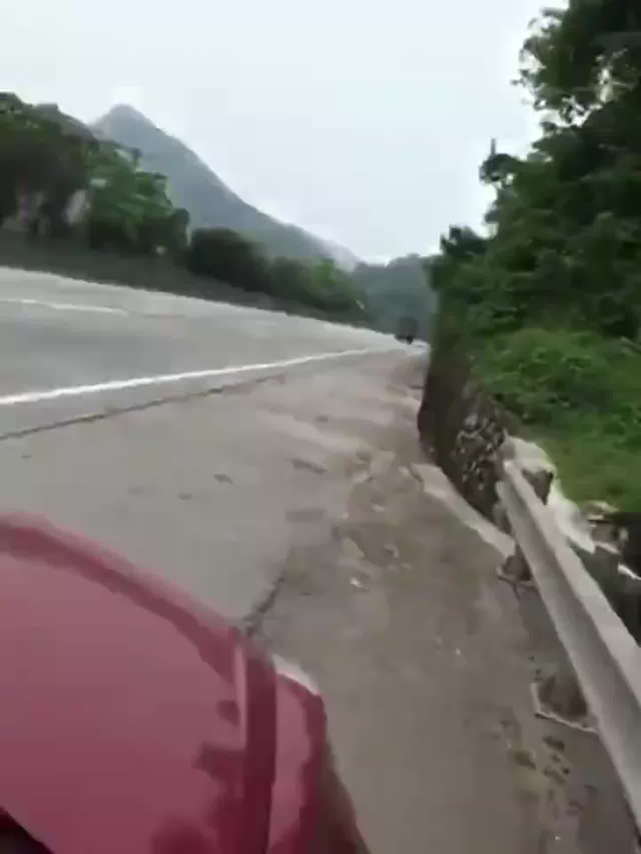  高速公路上刺激 的剧照10