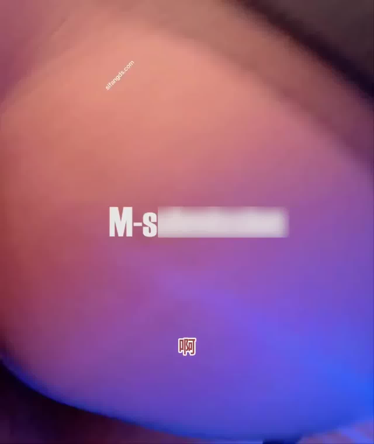  【真实搭讪路人做爱，拍视频发给主人】戴套射了直接把套里精液吞了，推特最真实的博主，搭讪勾引过无数路人 的剧照8