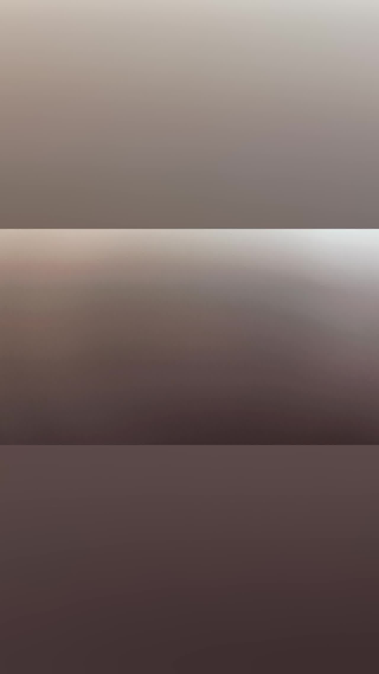  骚包女仆腿开开肉穴诱惑，还笑的挺淫荡，肉便器可当的真合适 的剧照9